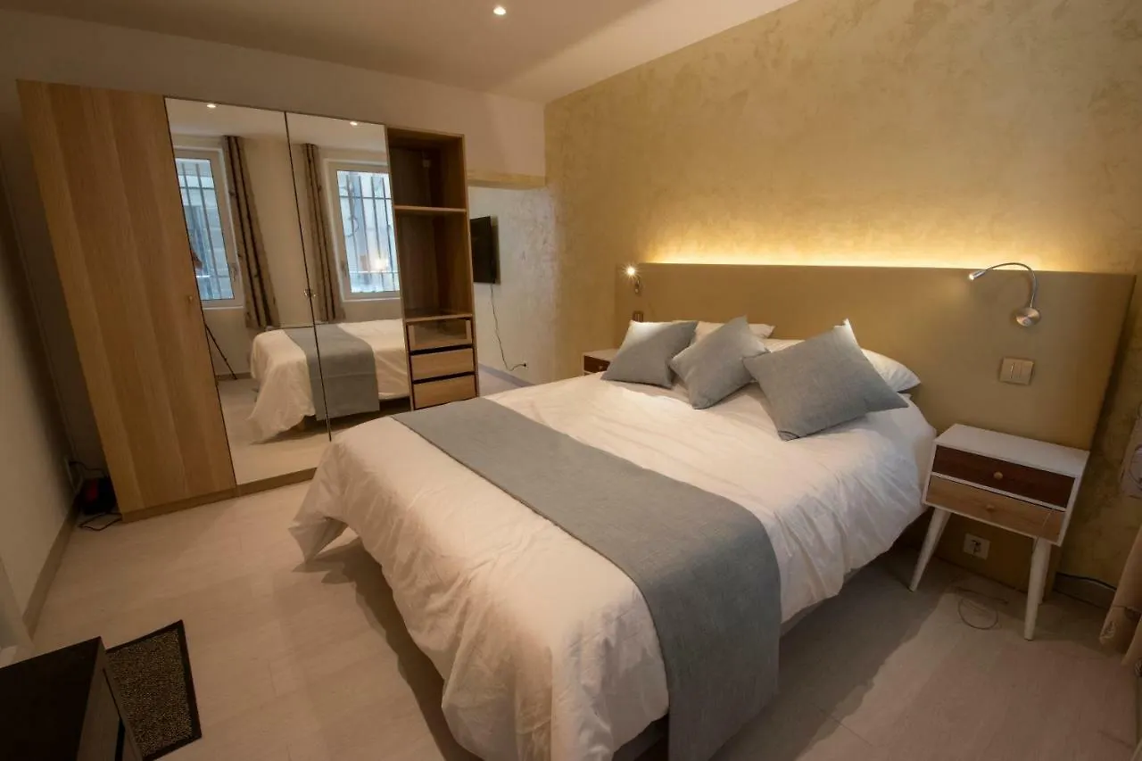 A L'Ombre Du Palais Apartment Avignon France