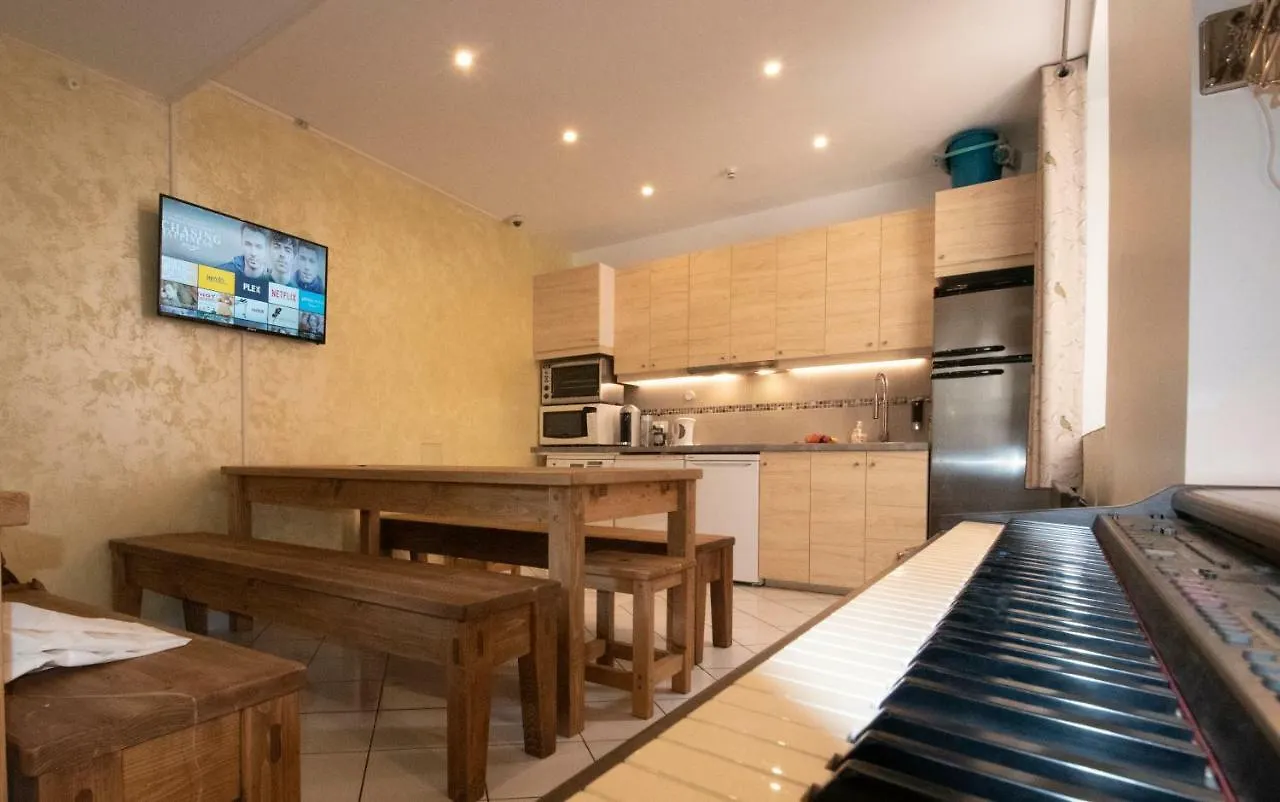 Apartment Ferienwohnung A L'Ombre Du Palais Avignon