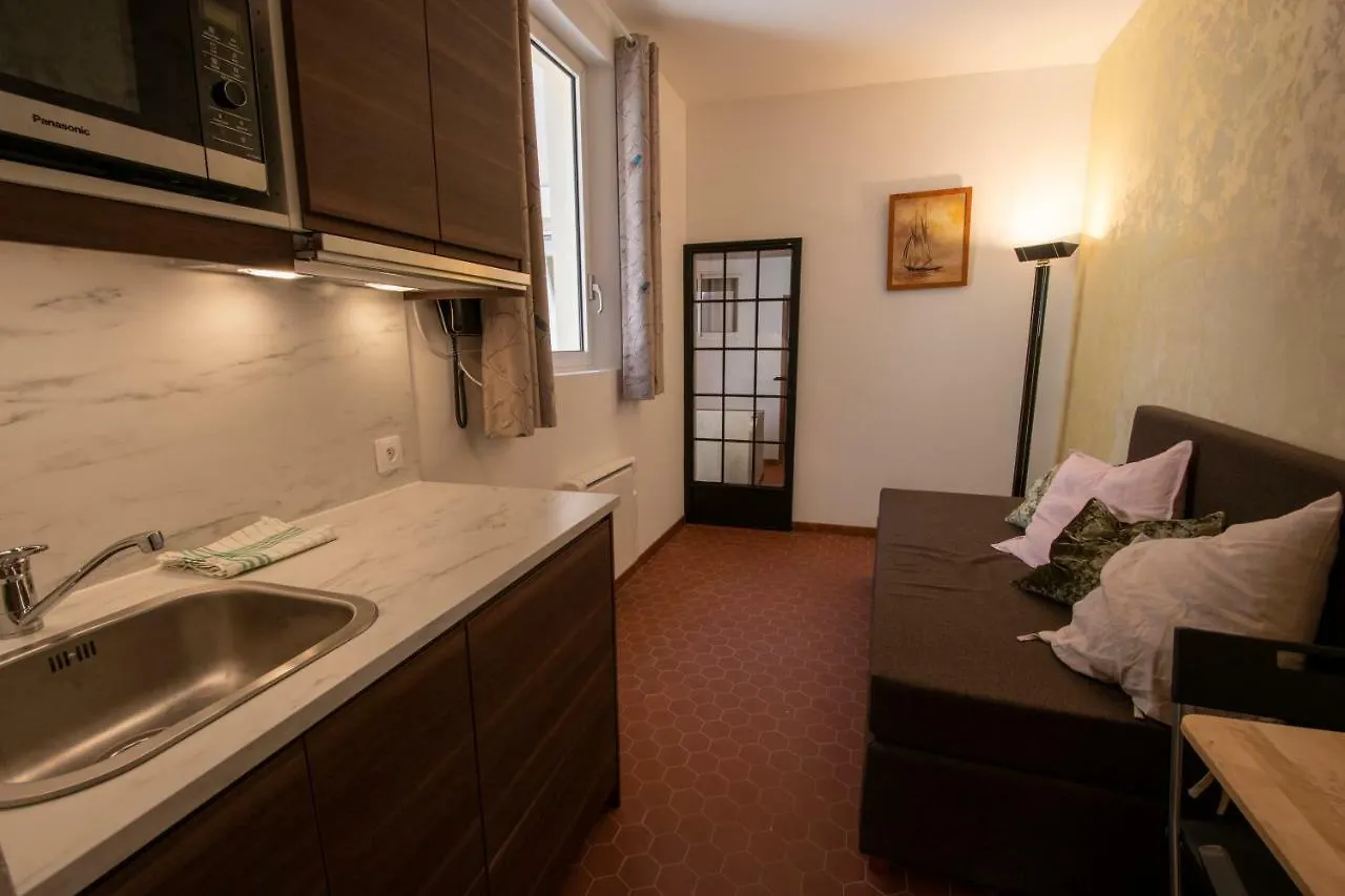 Ferienwohnung A L'Ombre Du Palais Avignon Apartment